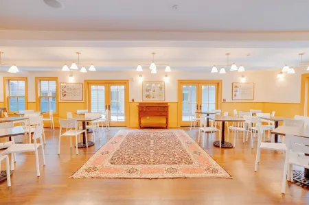 The Porches Inn at Mass Moca Отели в г. Адамс