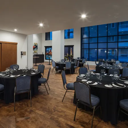 Hilton Garden Inn Montreal Centre-Ville Отели рядом с достопримечательностью «Музей Маккорд»