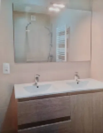 Sylvain du Puis residence opposite the Anderlecht chopine, ring, bus, metro.