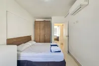 Pé na Areia do Guarujá - Praia do Tombo (5-E) Hoteller i Tombo