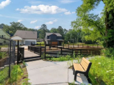 5 Min to Lakepoint! Sleeps 14. New 4 Bdrms/3.5 Bths w/ Office. Owner Managed. Hotels in Emerson