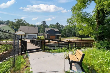 GameDaze - New 4/3.5 Bedroom House only 5 min  to LakePoint - Sleeps 14