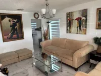 4-bedroom pool house in beautiful West Palm Beach with WiFi, AC. Near Airport! Hotel di Royal Palm Estates