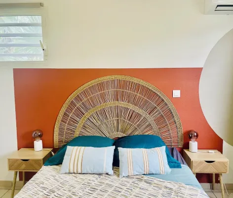 Bahia Garden- Bright, central, patio