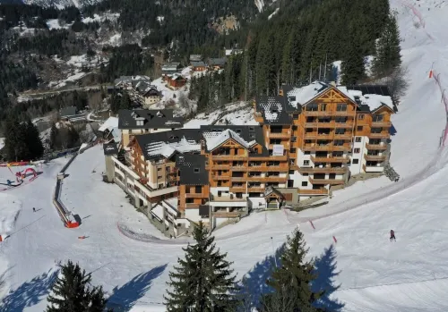 Ski in and Ski out in style in Oz / Alpe d’Huez and great for the Summer too!