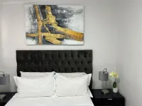 Serene cottage with WiFi in Cape Town Hotels in Milnerton