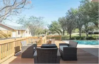 Crisp Refreshing Pool, Lake View, Entire Home