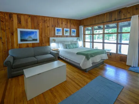 Dune Climb Inn Отели в г. Платт Тауншип