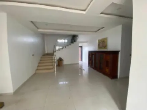 Luxury Escape in Saly: Modern Villa with Private Pool and Tropical Garden