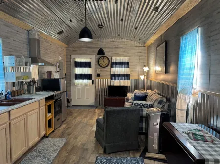 Charming tiny home in delightful Pangburn near Little Red River - pet friendly