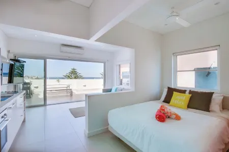 Beachfront Penthouse Bondi Beach Отели рядом с достопримечательностью «Bondi Advertising»