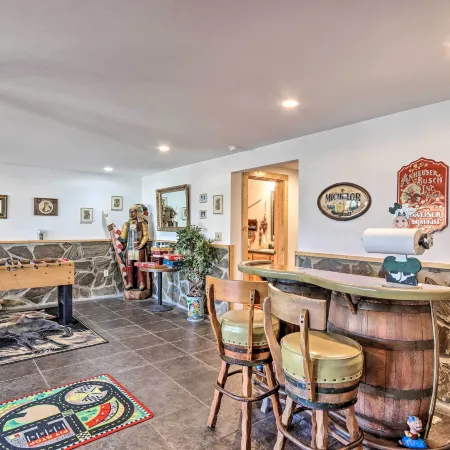 Wheelchair-Accessible Murphy Cabin w/ Fire Pit!