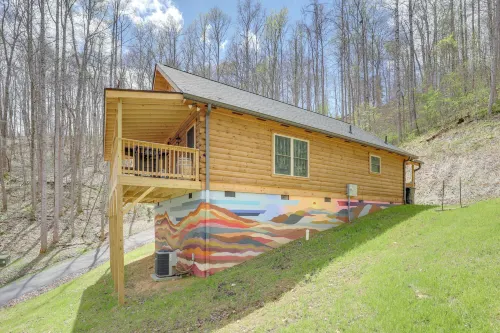 Furnished Deck & Fire Pit: Serene Marshall Cabin! - Wifi