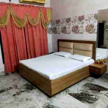 lvy Hotel And Restaurant Rooms