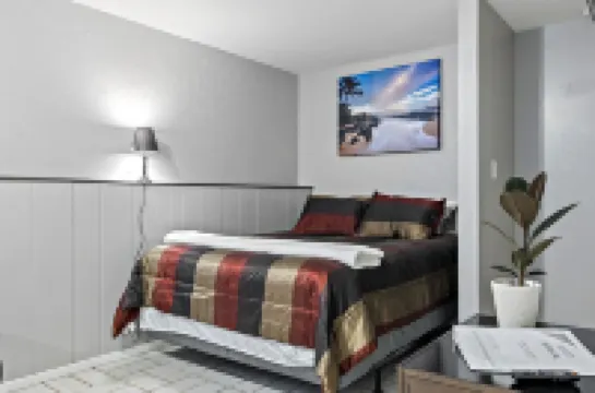 Pet Friendly/RedStudio1116F/FastWiFi/BigTV/FreePKG/near Downtown Aurora.