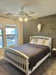 Sunset Retreat! Quiet, gated community, close to hiking and restaurants