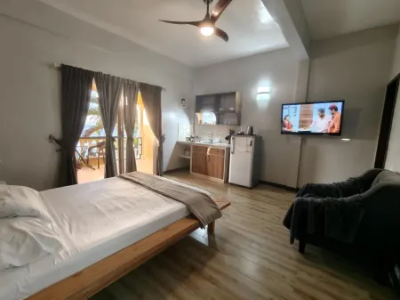 studio apartment with ocean views and swimming pool .