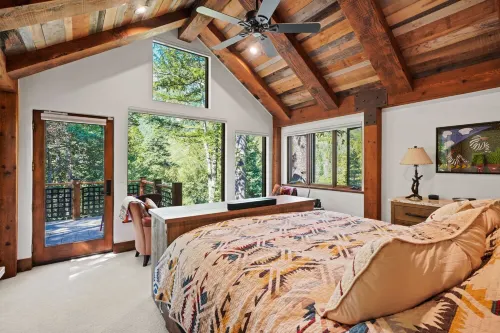 Luxury 4BR 3-Floor Sundance Home. Views. Hot Tub. pets Jeep Gladiator at airport Hotels in Sundance