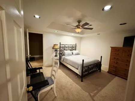 Get cozy in this 2-bedroom garden apartment in peaceful Alpharetta.