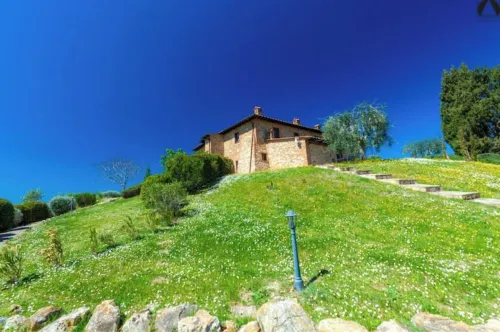 Panoramic apartment with swimming pool and private garden