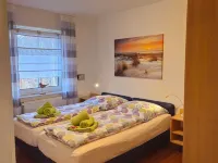Cozy Vacation Apartment in Hooksiel - Barrier-Free - Incl. Beach Chair on the Beach Hotele w: Hooksiel