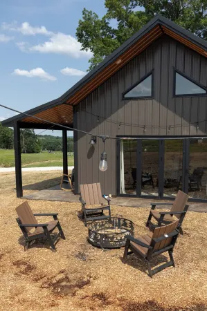 Stockton Lake DAM Cabin with Hot Tub! Less Than 0.25 Miles from the Lake