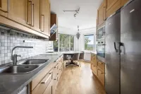 Beautiful apartment close to metro station, shops and amazing nature. Hotel a Botkyrka