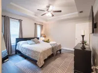 Upscale GAME ROOM, Movie Theater, Arcade, Fire Pit, 4BD/2BA Home with WIFI