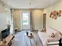 Apartment "soleil" terrace private parking Hôtels à : Saint-Julien-Chapteuil