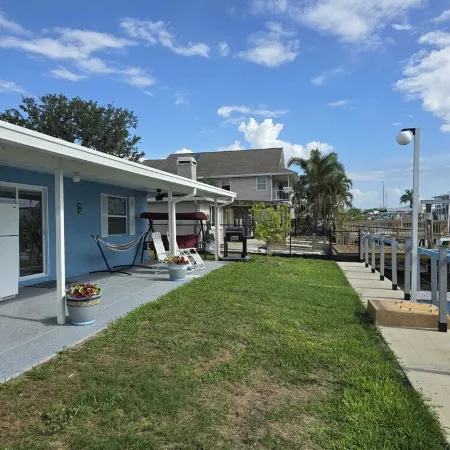 Charming 3-bedroom house in Hudson fl waterfront  with WiFi and AC