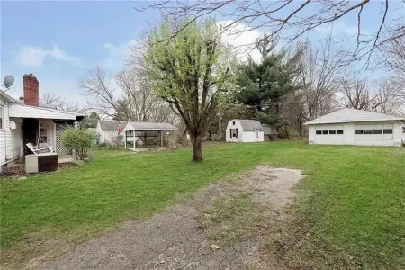 Minutes from Indy Motor Speedway - Dog friendly - Fully fenced yard