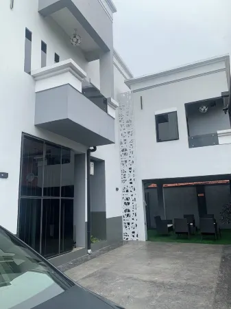 Exquisite 5 bedroom apartment, Peter odili.