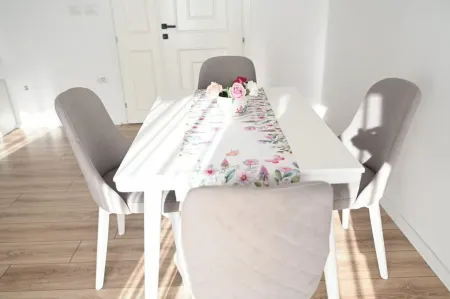 Green house Отели в г. Поградец