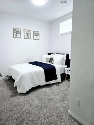 The Luxury Retreat, CalgaryCentral location, family oriented, feel at home!