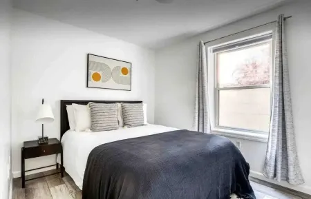 15 minutes to NYC+Washer&Dryer Onsite Parking