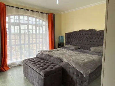 A 4-bedroom bungalow, a friendly and spacious space ready to host you and family Hotel a 