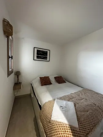 Appartement Dans le Village, à 5 Minutes de la mer Avec Place de Parking Privée Отели рядом с достопримечательностью «Chateau d'Avignon»