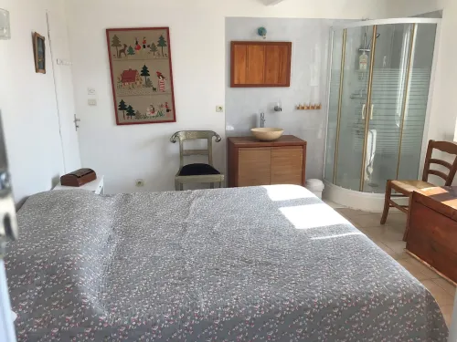 Quiet Mazet nestled in a private cul-de-sac south-facing terrace air-conditioned living room Hotels in Sarrians