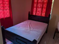 5 minutes walk to the capitol, Kingstown. Gym is one minute walk away. のホテル