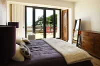 Villa with swimming pool and magnificent sea view
