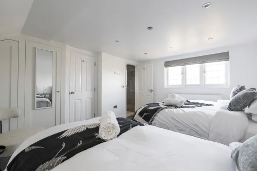 The Romford Oasis - Spacious 4 bedroom escape