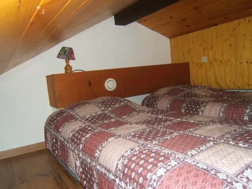 6-8 person apartment at the foot of the lifts, in a typical village