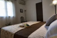 Sapphire House - whole house with garden