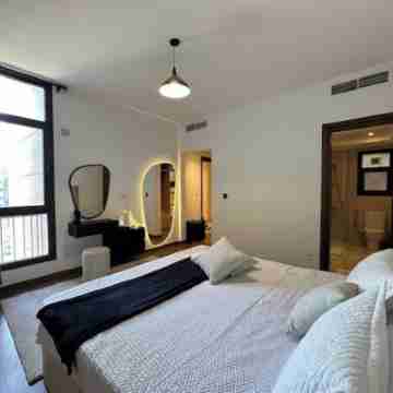 Access-lux smart home with garden and shared pool Rooms