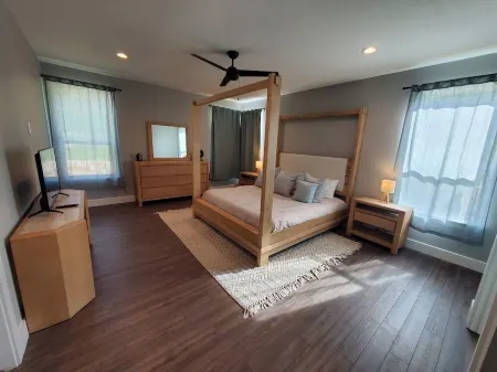 Spacious 5-bedroom house in serene Lago Vista with WiFi, AC