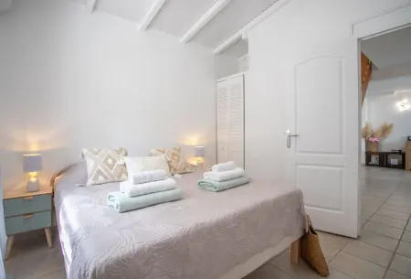 the horizon villa offers you a magnificent sea view