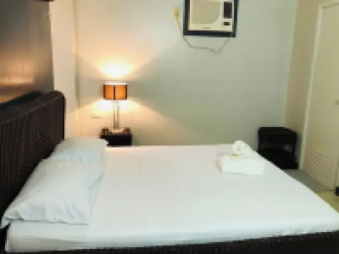 Studio apartment with pool and ocean views . Hotels in 