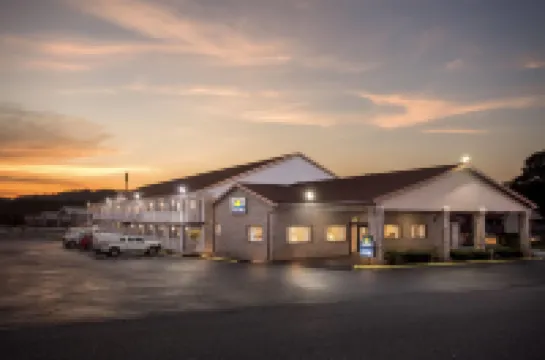 Days Inn by Wyndham Huntington