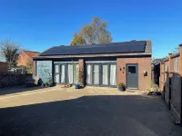 Coastguard's Boathouse ,Wells-next-the-sea, close to beach, harbour, parking,EV Hotels in Wells-next-the-Sea