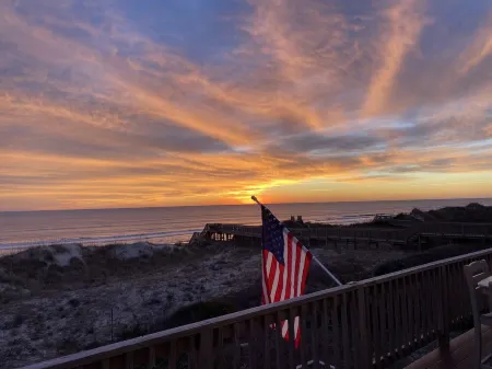 Tranquil 7 bedroom oceanfront home JANUARY-MARCH ONLY!